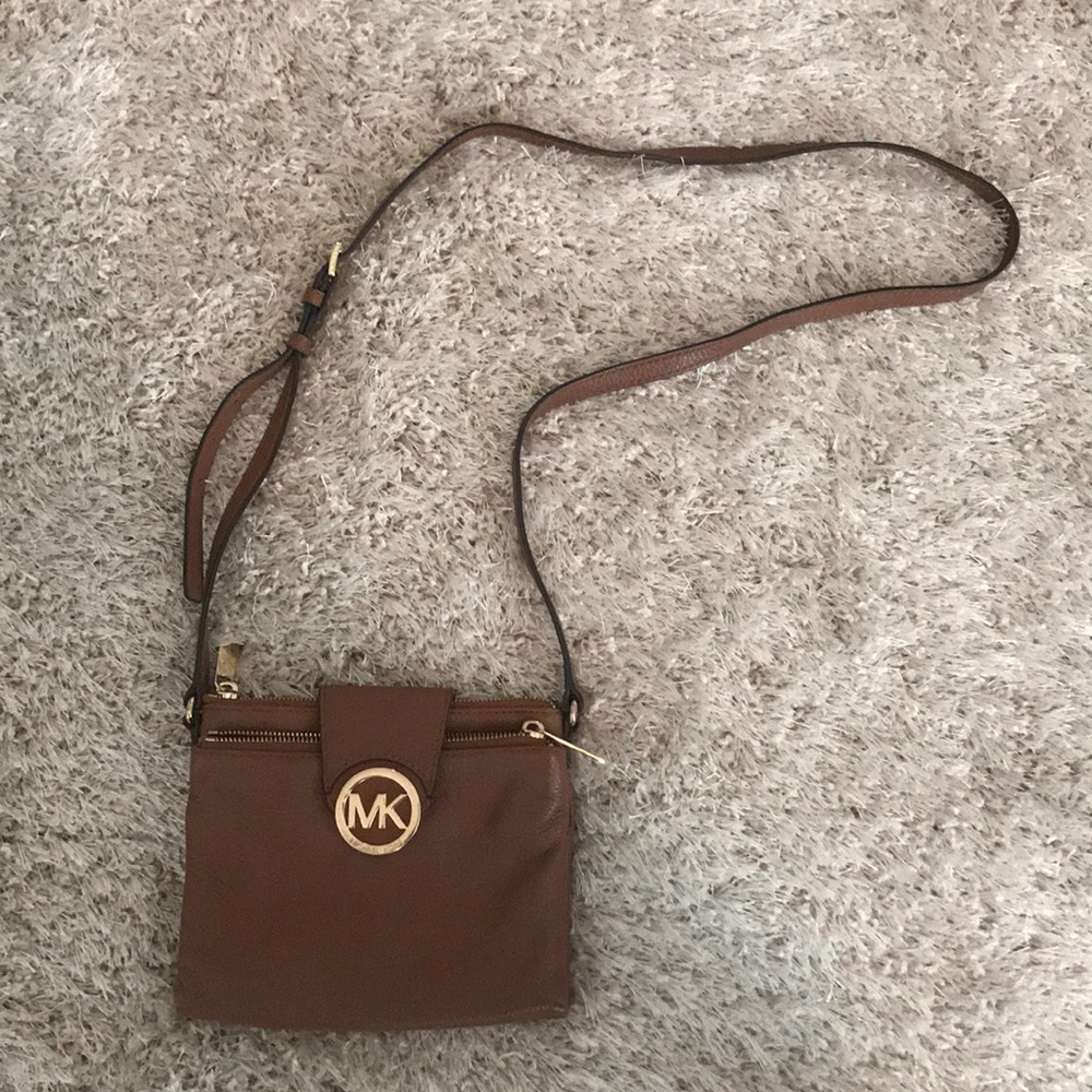 MICHAEL KORS Crossbody Purse!